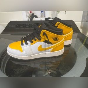 Perfectly new Jordan 1’s size 6 Youth